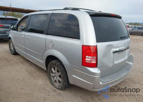 2010 Chrysler Town & Country Touring from USA, damaged, VIN 2A4RR5D15AR252812